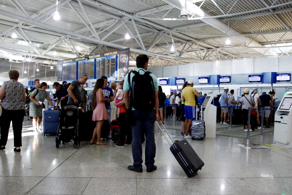 Αναξιοκρατία και οικονομική κρίση διώχνουν τους Ελληνες – 4 στους 10 δεν θα επιστρέψουν ποτέ