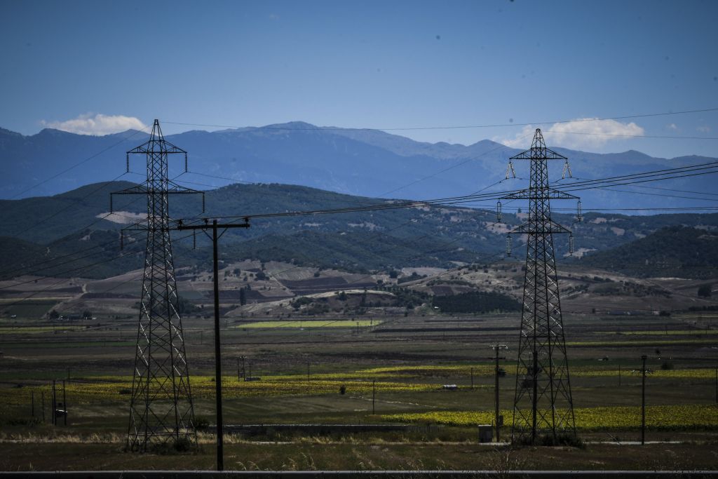 Θεσσαλονίκη: Επανασύνδεση ηλεκτρικού ρεύματος σε πολίτες με χαμηλά εισοδήματα