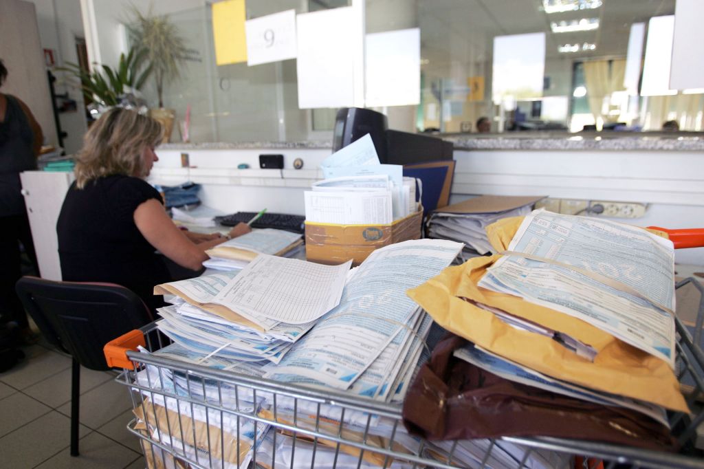 Καλούν 80.000 συνταξιούχους να υποβάλλουν ξανά φορολογικές δηλώσεις