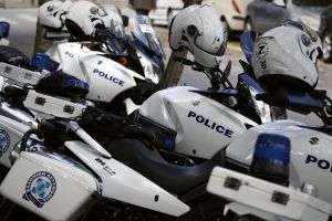 Υποσχόταν δουλειά σε ξένες πρεσβείες αποσπώντας χρήματα από τα θύματα της