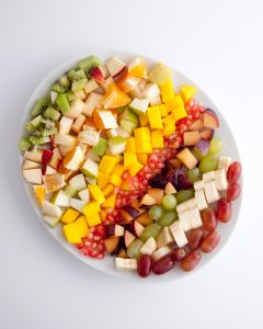 Δροσερή φρουτοσαλάτα με γιαούρτι και μέλι