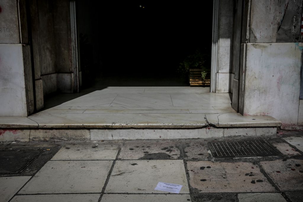 Εφοδος του «Ρουβίκωνα» στα κεντρικά γραφεία σούπερμαρκετ