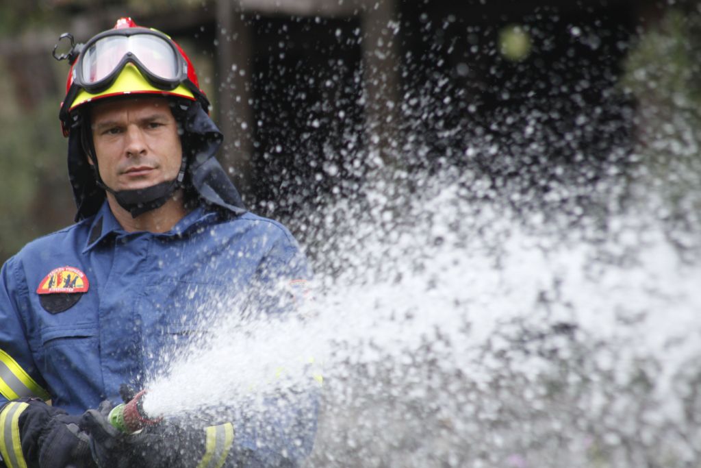 Φωτιά σε καταλύματα μεταναστών στη Νέα Μανωλάδα