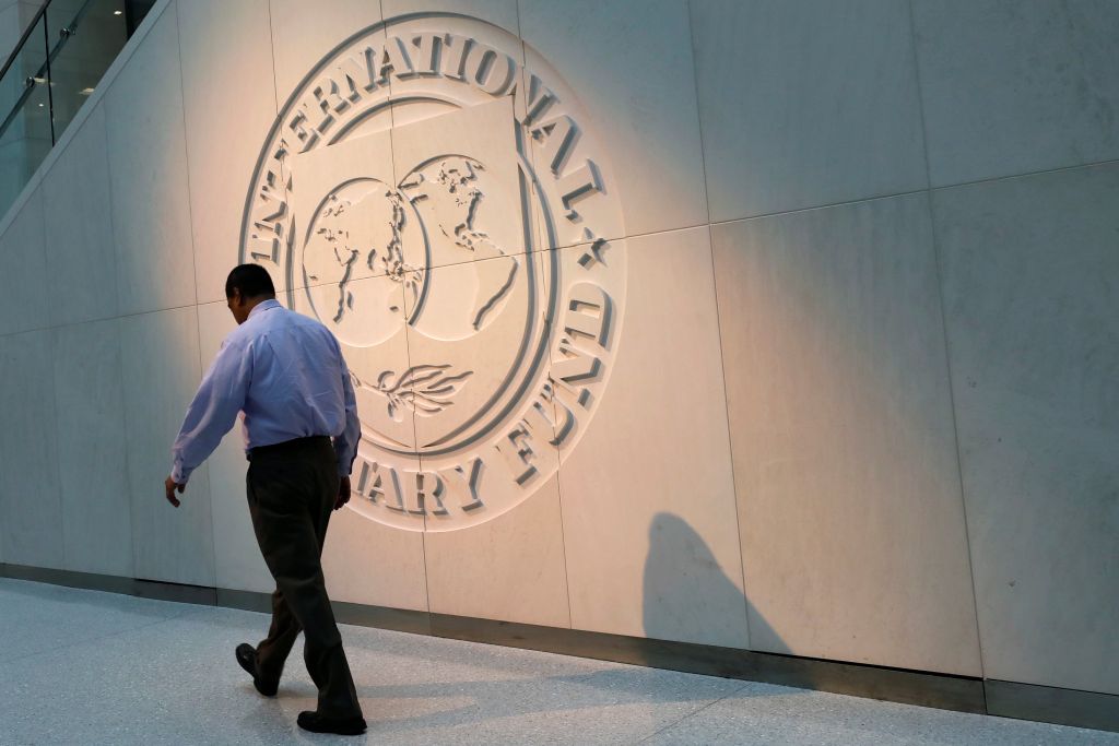 CNBC: Η Ελλάδα δεν φαίνεται να ανησυχεί πολύ για το ΔΝΤ