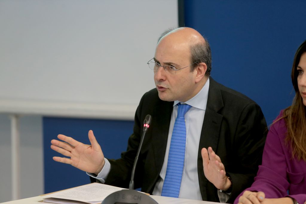 Χατζηδάκης: Η ΔΕΗ κόβει το ρεύμα σε ευάλωτα νοικοκυριά και επιχειρήσεις