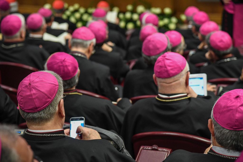 Νέο σκάνδαλο στο Βατικανό – Δίωξη ιερέα για κατοχή παιδικής πορνογραφίας