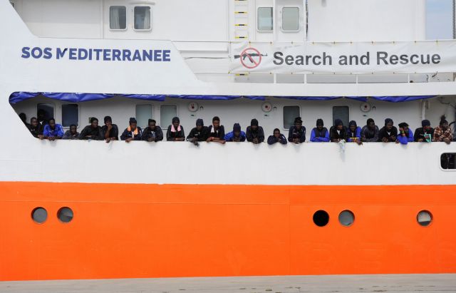 Σαλβίνι: Από σήμερα και η Ιταλία λέει «όχι» στους μετανάστες