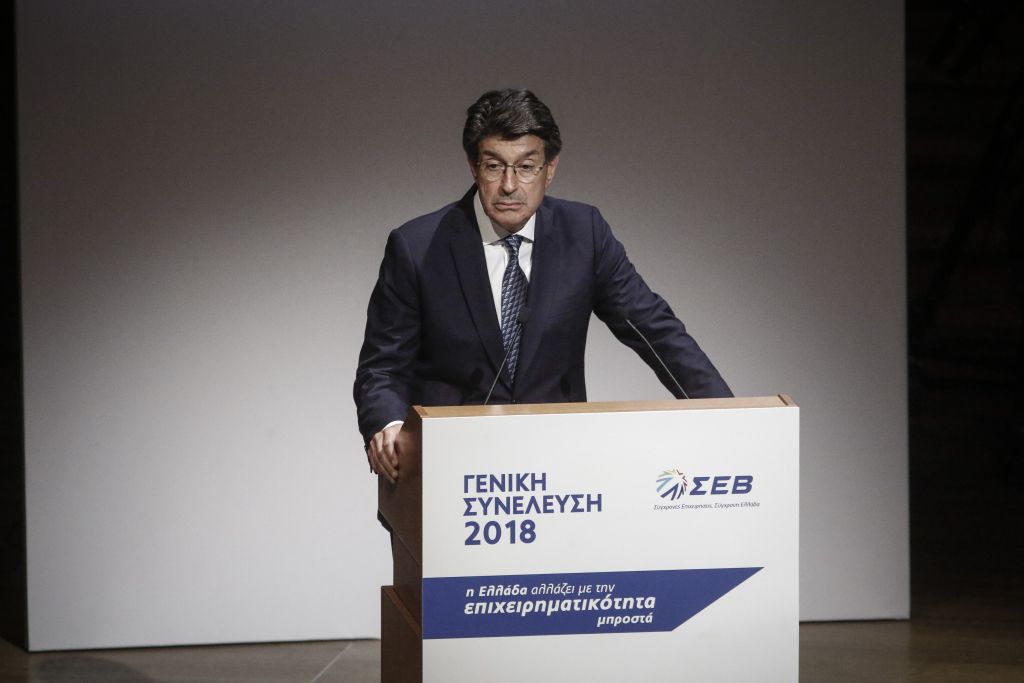 Μείωση φόρων και εισφορών με τα υπερπλεονάσματα ζητά ο ΣΕΒ