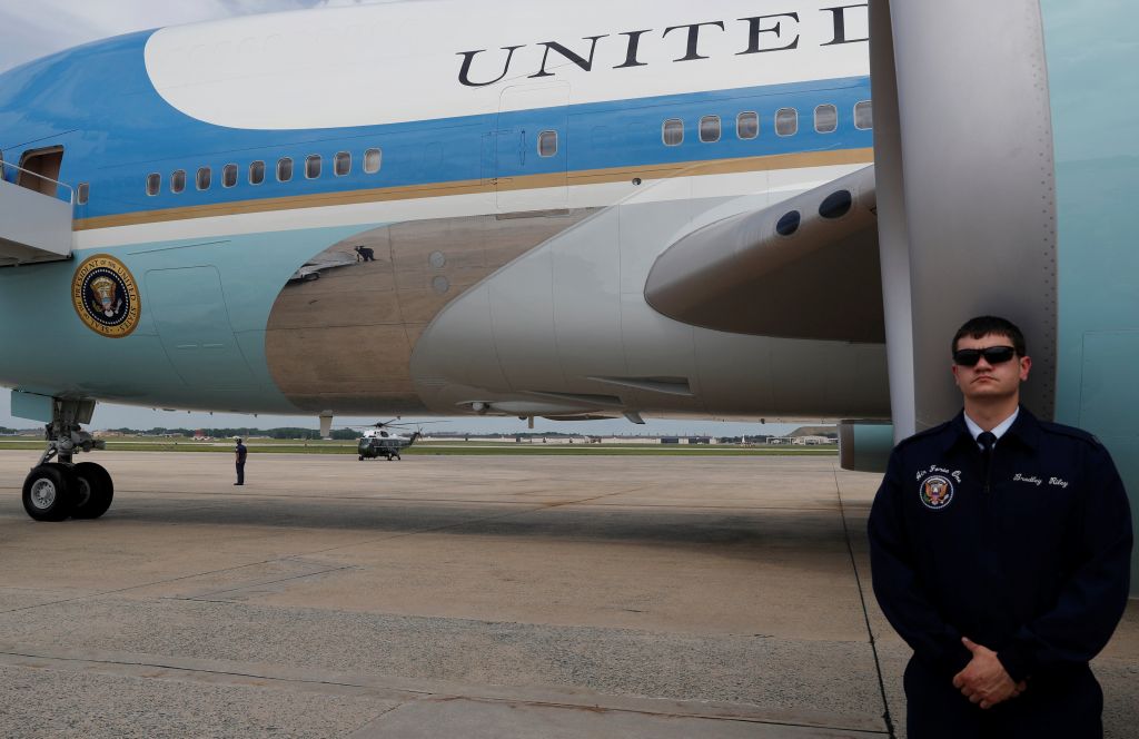 Στη Σούδα το εφεδρικό «Air Force 1» του αμερικανού προέδρου