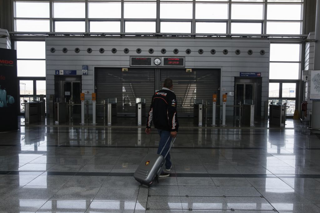 Εμφύλιος με θύματα το επιβατικό κοινό