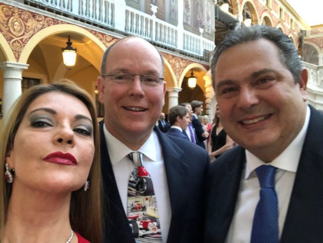 Κυβερνητική σιωπή για τα tweets της ντροπής