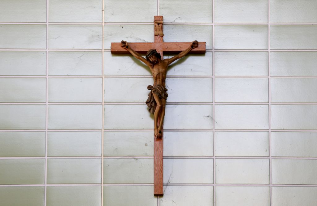 Με τον σταυρό στον… τοίχο οι Γερμανοί