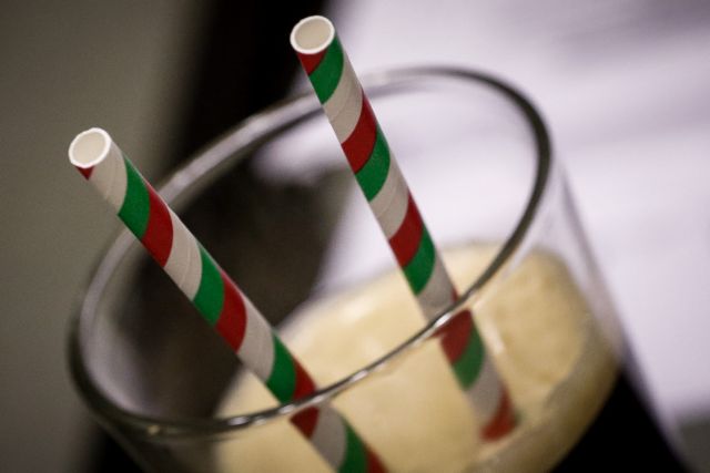 Αυτά είναι τα νέα καλαμάκια του καφέ που αντικαθιστούν τα πλαστικά