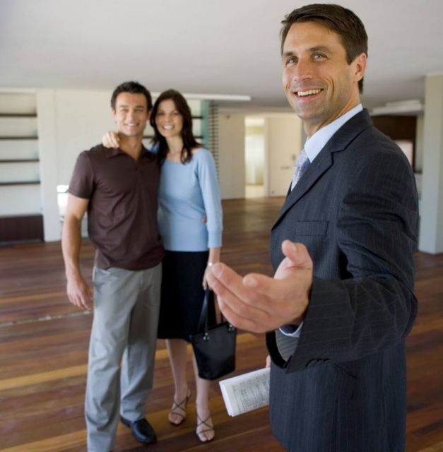 Στελέχη διαχείρισης ακινήτων στα Νότια Προάστια