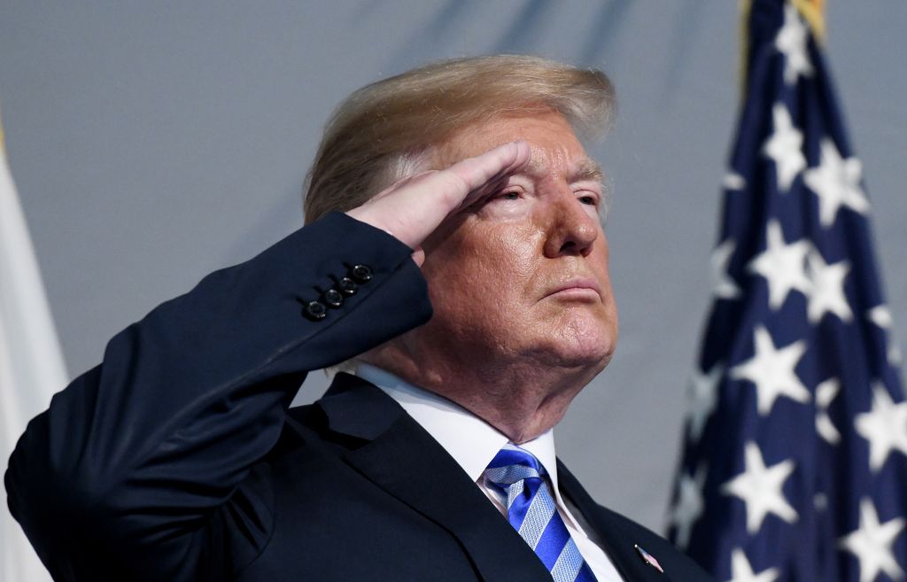 Ο Τραμπ δηλώνει ότι έχει την εξουσία να δώσει χάρη στον εαυτό του