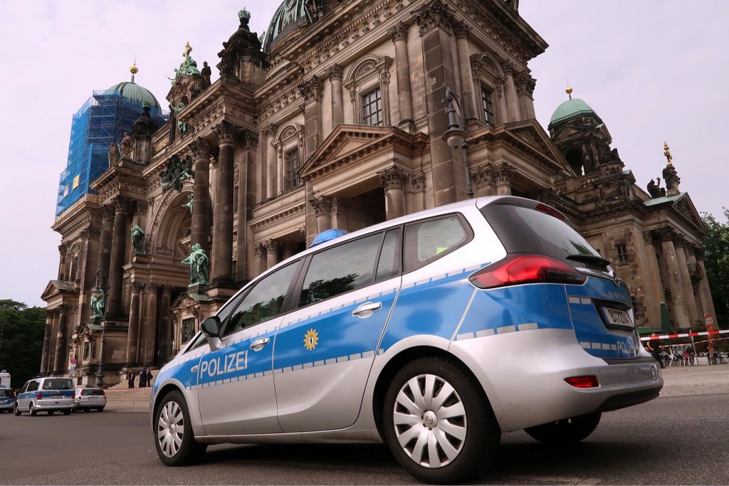 Αστυνομικοί πυροβόλησαν άνδρα στον Καθεδρικό του Βερολίνου