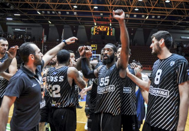 Ο μπαμπάς δεν λείπει σε ταξίδι για δουλειές!