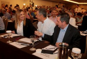 Αντίσταση στον «διπολισμό»