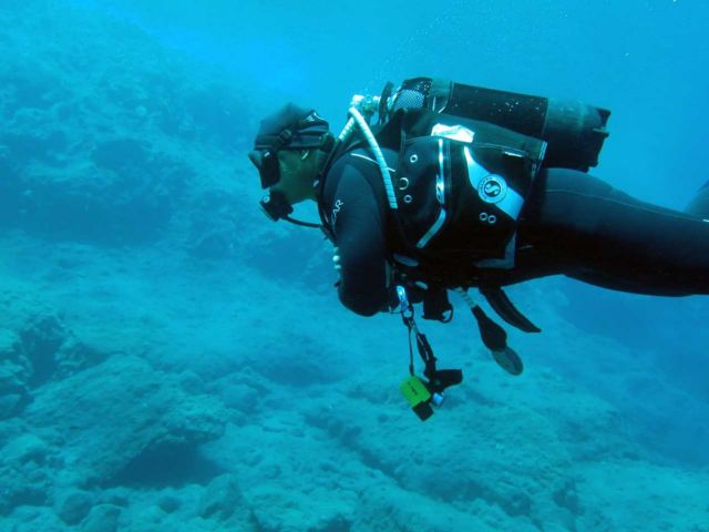 Θα καθαρίσουν τον βυθό της καλντέρας στη Σαντορίνη