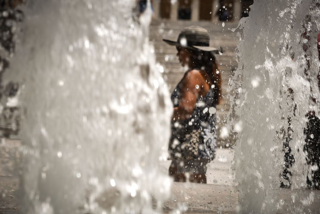 Καιρός: Πέφτει η θερμοκρασία και δροσίζει για τα καλά