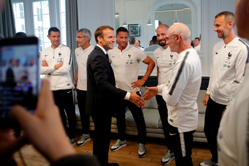 «Μη με βάλετε προπονητή της Εθνικής Γαλλίας», λέει ο Μακρόν