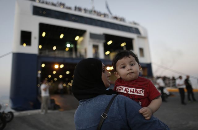 Πόλεμος για τα παράβολα των μεταναστών