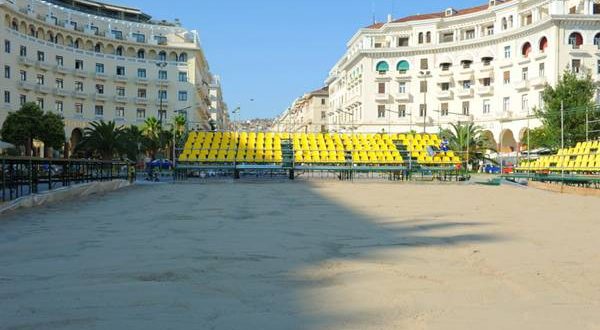 Η πλατεία Αριστοτέλους γίνεται γήπεδο μπιτς βόλεϊ