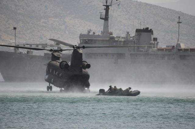 Πυρετός για τη φύλαξη των οκτώ αξιωματικών