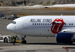 Τι γυρεύει το προσωπικό αεροσκάφος των Rolling Stones στην Σκιάθο;