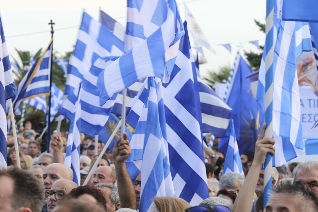 Δημοσκοπική κατάρρευση ΣΥΡΙΖΑ και ΑΝΕΛ φέρνει το «Μακεδονικό»