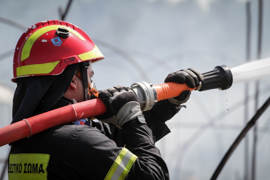 Συνεχίζεται η μάχη για την πλήρη κατάσβεση της πυρκαγιάς στην Αλόννησο