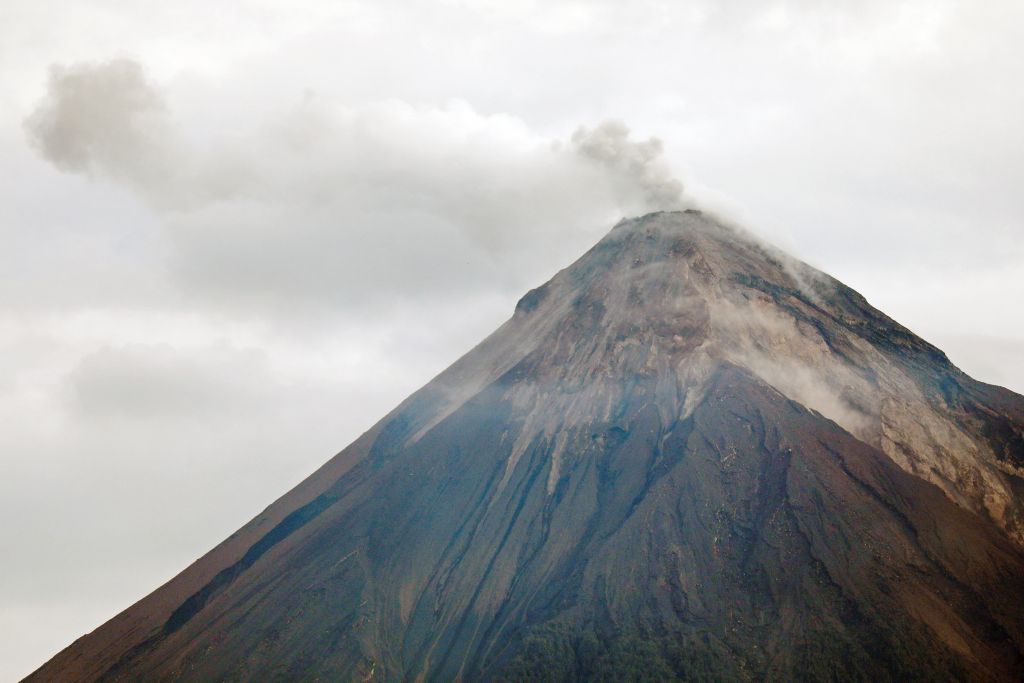 Γουατεμάλα: Διεκόπησαν οι έρευνες για επιζώντες γύρω από το ηφαίστειο Φουέγκο