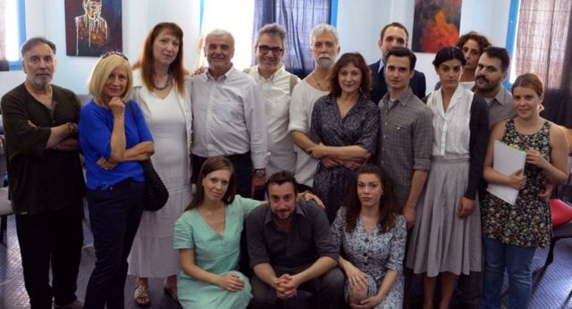 «Αυλή» πίσω από κάγκελα