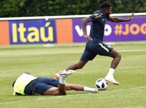 Τραυματίστηκε στην προπόνηση ο Φρεντ, αγωνία στη Βραζιλία