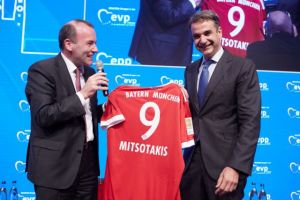 «Φοράω πάντα τη φανέλα της Εθνικής Ελλάδας»