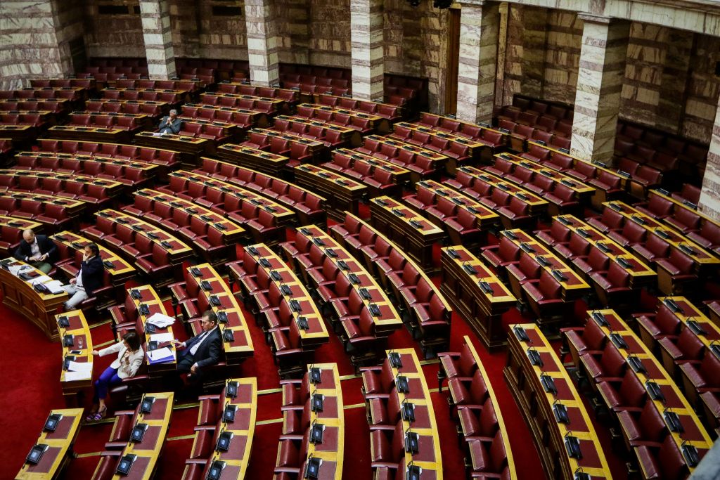 Βουλή: Ψηφίστηκε από την αρμόδια Επιτροπή το νομοσχέδιο για τις ΑΕ