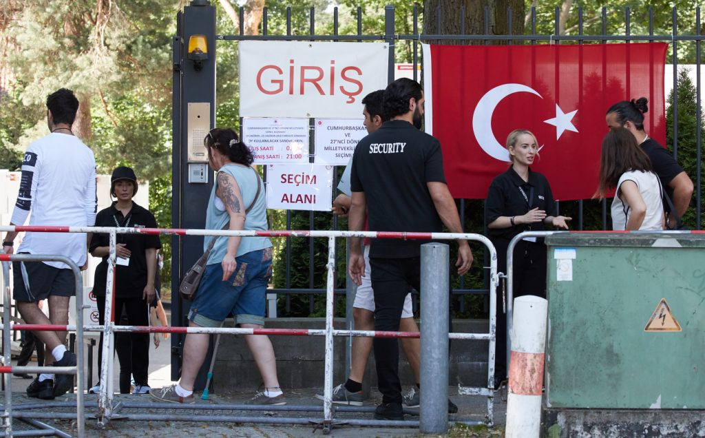 Γερμανία: Τεταμένο το κλίμα στις κάλπες για τις τουρκικές εκλογές