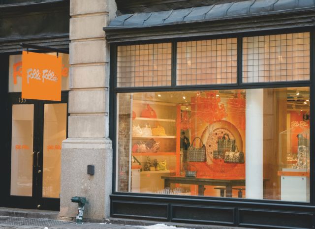 Εγκλωβισμένοι και χαμένοι στη δίνη της