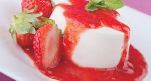 Πανακότα με σάλτσα φράουλας