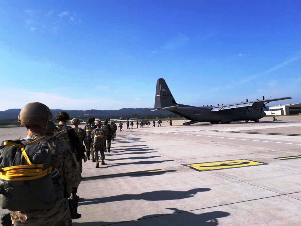 Για πρώτη φορά μέλη της Σχολής Αλεξιπτωτιστών στην Ιnternational Jump Week