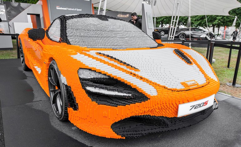 Μια McLaren 720S από 280.000 τουβλάκια Lego