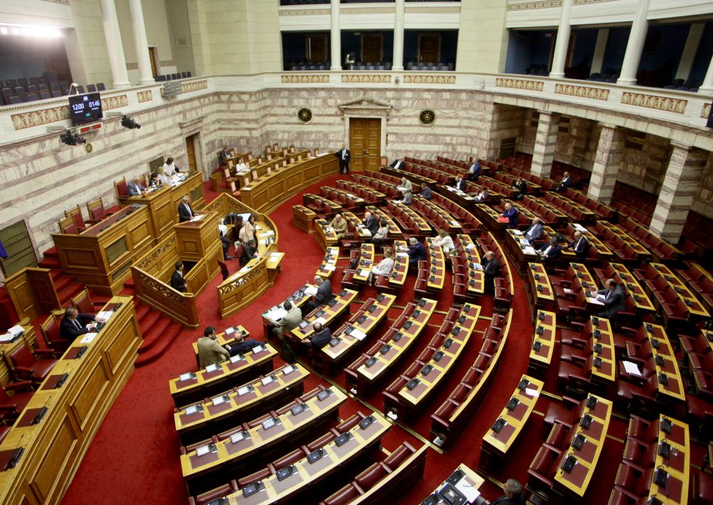 Βουλή: Ψηφίστηκε από τις επιτροπές το πολυνομοσχέδιο με τα προαπαιτούμενα