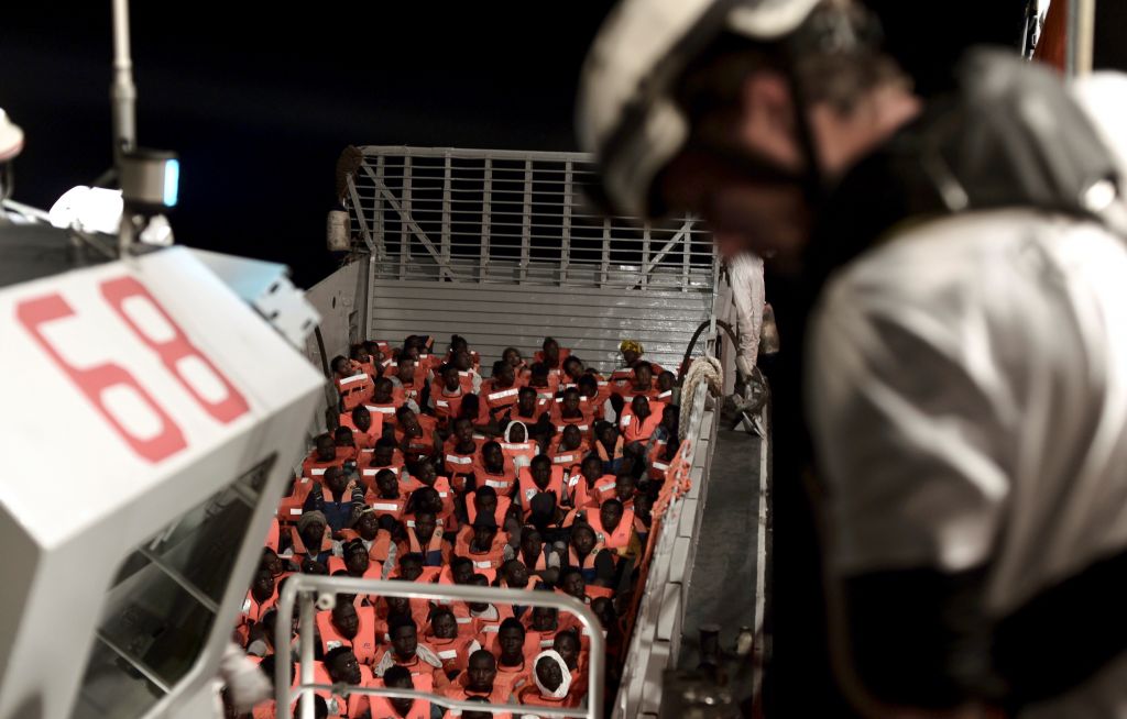 Με ιταλικά πλοία στην Ισπανία οι 629 μετανάστες του Aquarius