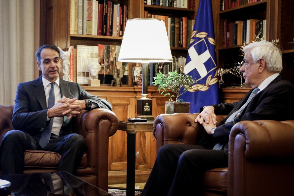 Παρέμβαση Παυλόπουλου για τη συμφωνία στο Σκοπιανό ζήτησε ο Μητσοτάκης