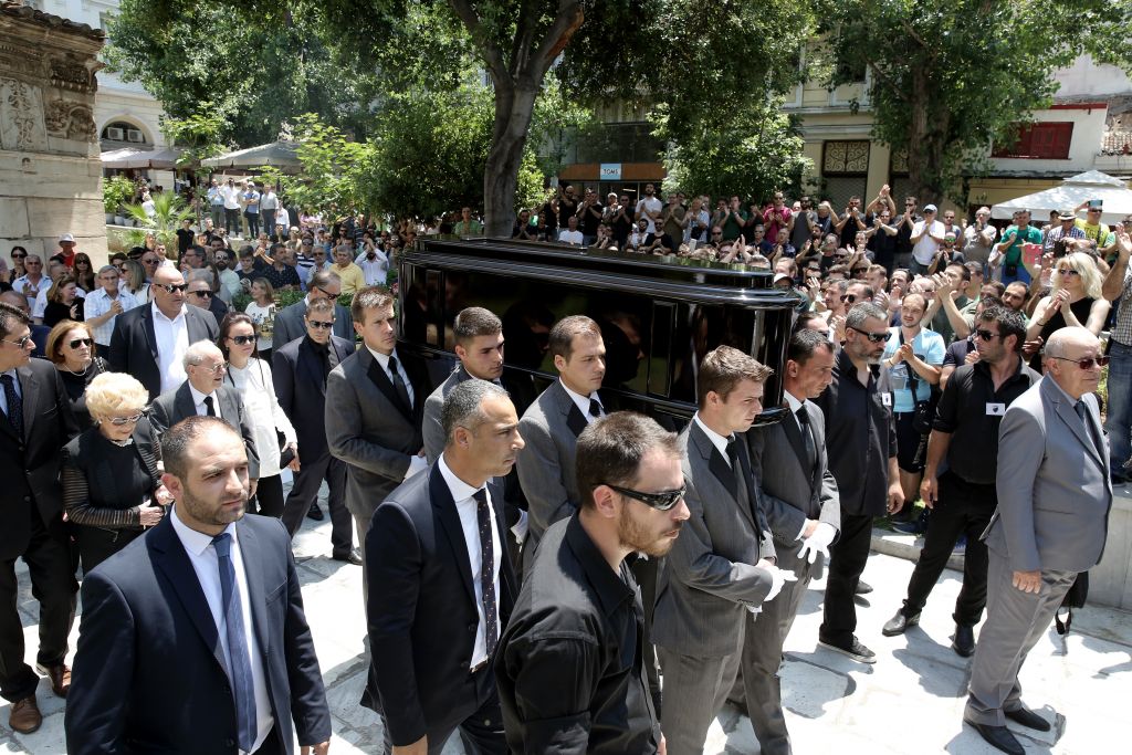 Πλήθος κόσμου για το τελευταίο αντίο στον Παύλο Γιαννακόπουλο