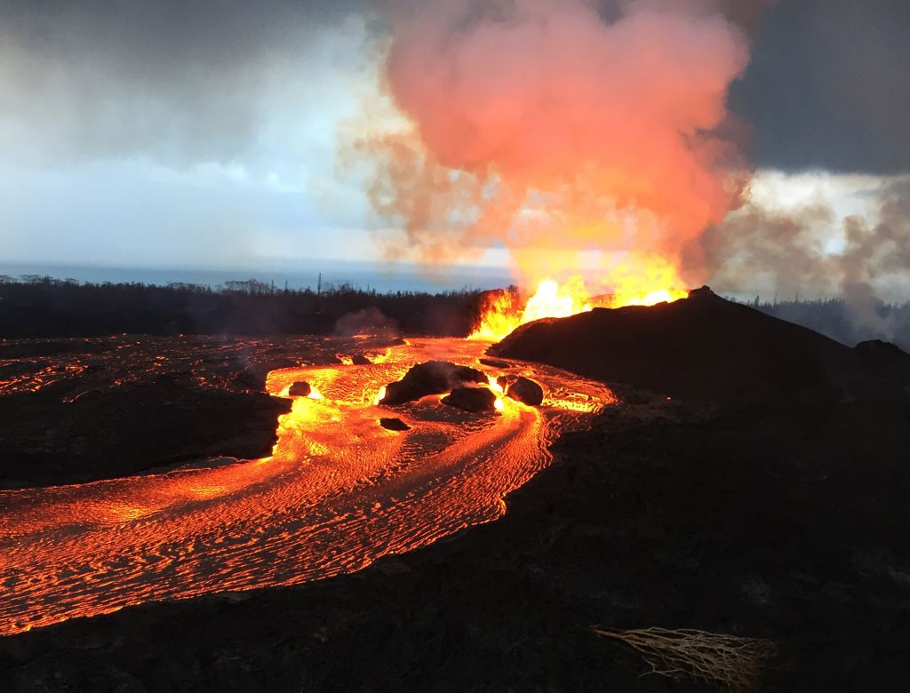 Ηφαίστειο στην Χαβάη εξάτμισε μια λίμνη! (βίντεο)