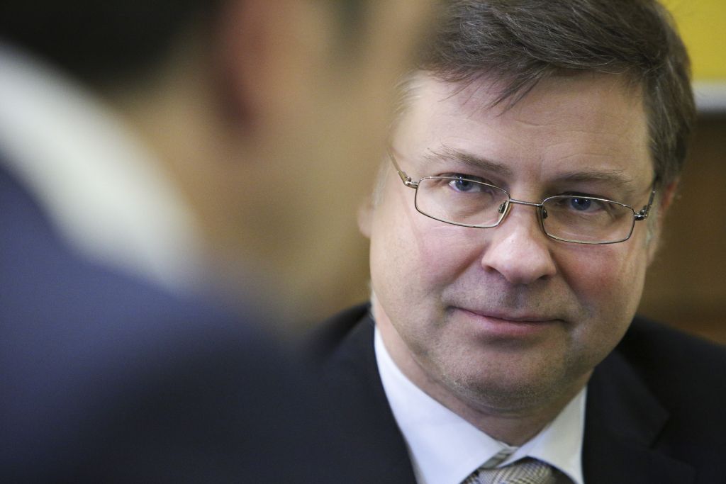 Ντομπρόβσκις: Η ελληνική οικονομία τελικώς ανακάμπτει