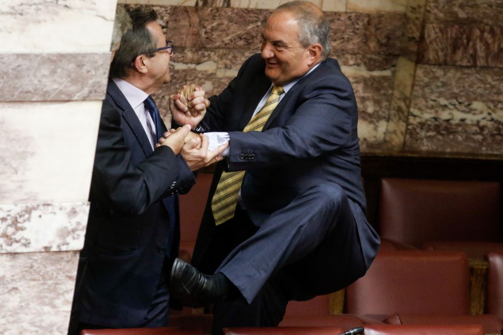 Η… δραματική απόπειρα Καραμανλή να φθάσει στα ορεινά της Βουλής (Φωτογραφίες)