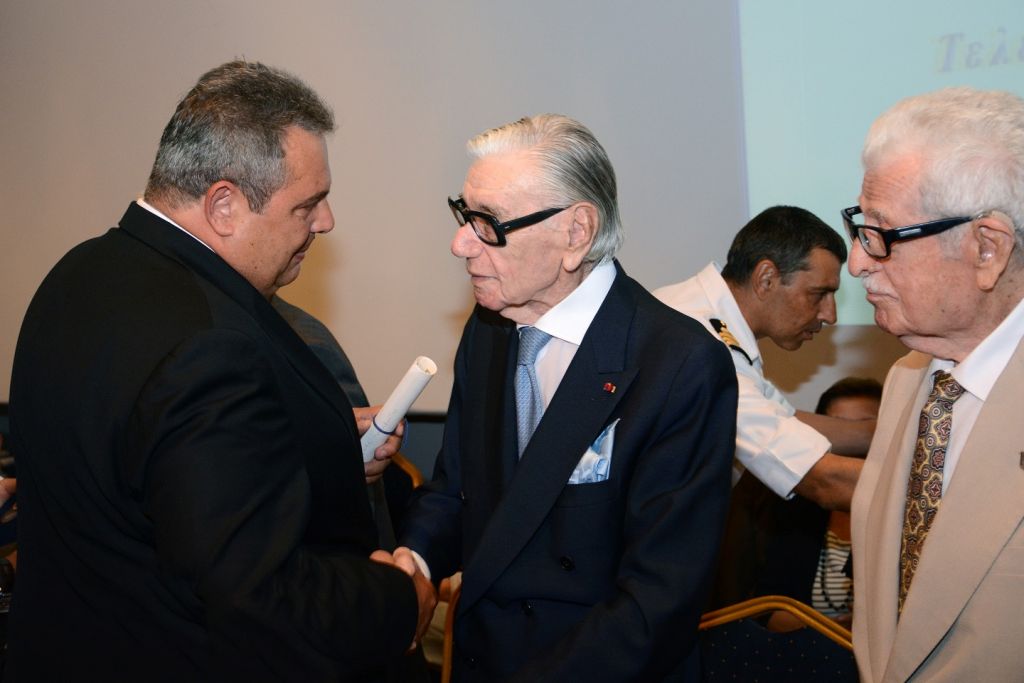 Και ο θρυλικός Ζάχος στους βετεράνους του Β’ Παγκοσμίου που βράβευσε ο Καμμένος