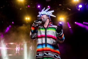 Jamiroquai (ακριβώς) έναν χρόνο μετά